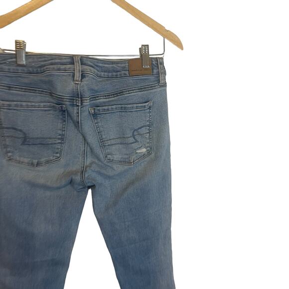 American Eagle Women's Size 6 Light Wash Distressed Skinny Jeans - Picture 6 of 11